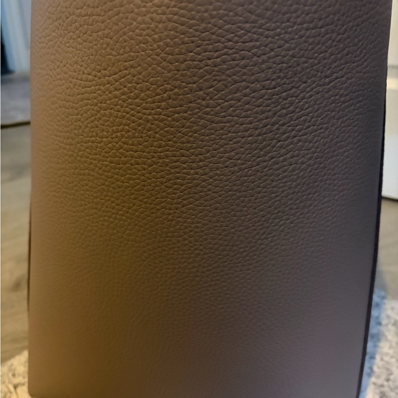 Cuyana Oversized Linea Bucket Bag - Picture 5 of 13